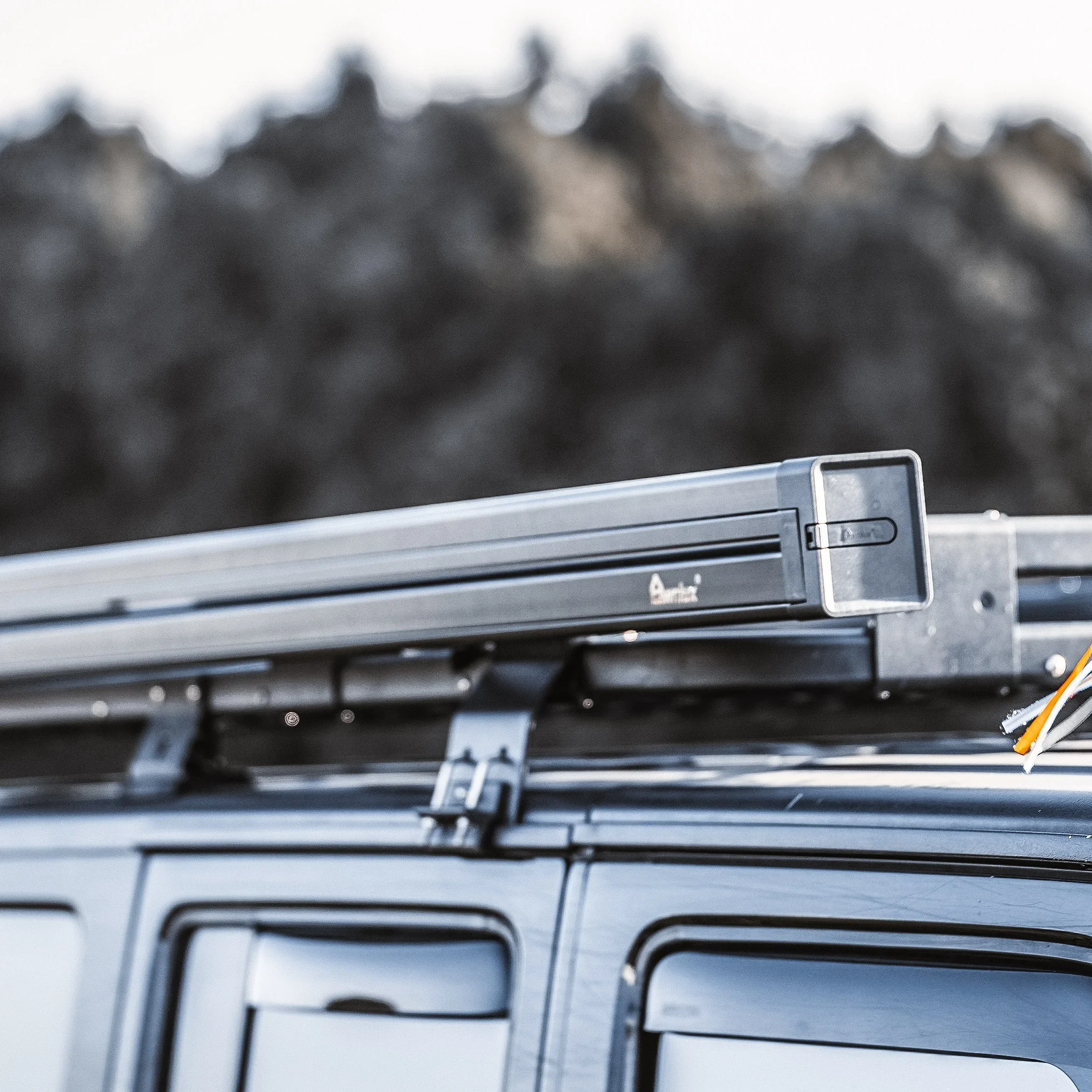 4x4 Off-Road Auto Camper Roof Top Tent - Semi-Automatic Design OEM Model