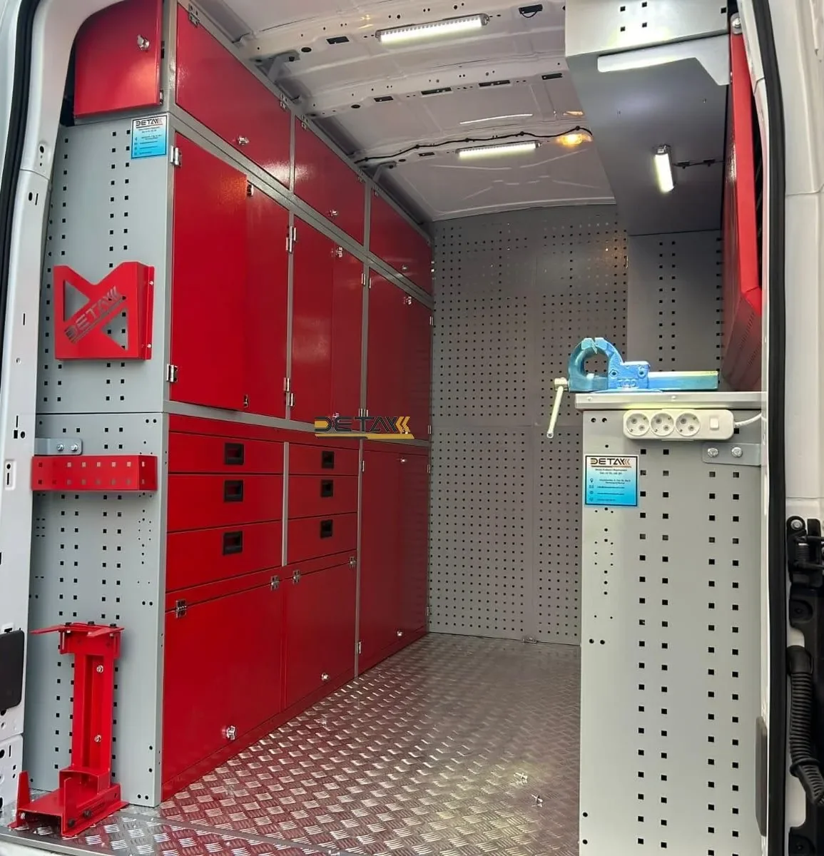 In-Vehicle Equipment High Quality Car Storage Cabinet and Shelves OEM Minivan Rack