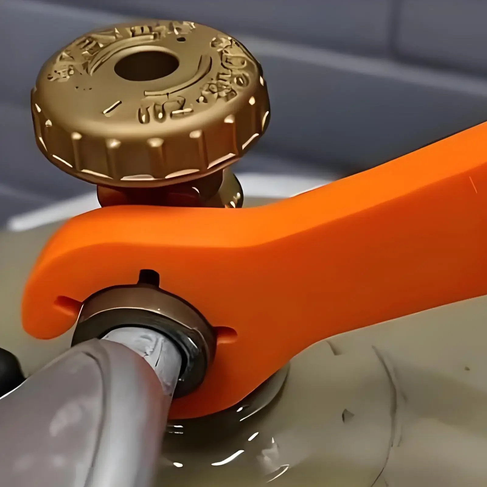 1Pcs Caravan RV Gas Bottle Wrench 2in1 Magnet Gas Wrench Tool for RV Camping Motorhome Grill Car Accessories